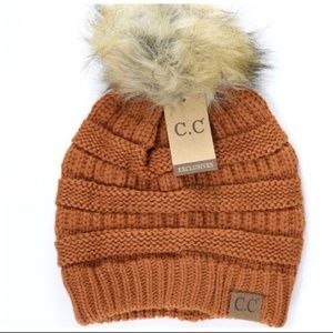 NWT c.c knit faux fur pom beanie hat in rust